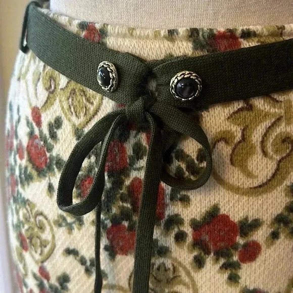 Siegel (German) | 60’s Virgin Wool Blend, 2-Piece Floral Skirt & Jacket Set - Picture 7 of 13